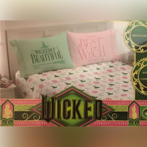 WICKED 4~pc Queen Sheet Set Musical Theatre Witch + 2~Std Witch Pillowcases NWT - Picture 1 of 5